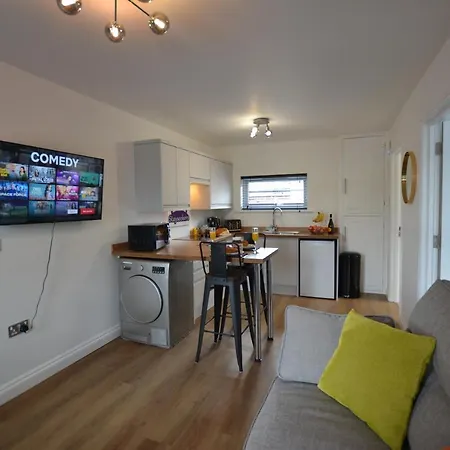 Annie 1 Bed Apartment Next To Rail Station - Stayseekers Salisbury Exterior photo