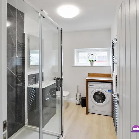 Annie 1 Bed Apartment Next To Rail Station - Stayseekers Salisbury Exterior photo