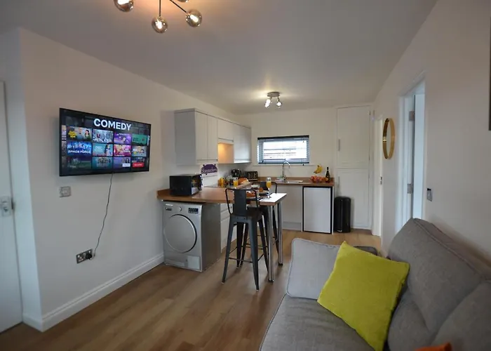 Annie 1 Bed Apartment Next To Rail Station - Stayseekers